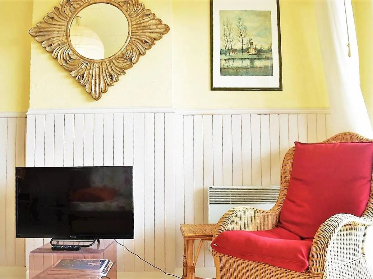 Appartement Vintage Vue Mer Avec Acces Direct Plage - 4 Couchages, Parking, Le Lavandou - Fr-1-251-290