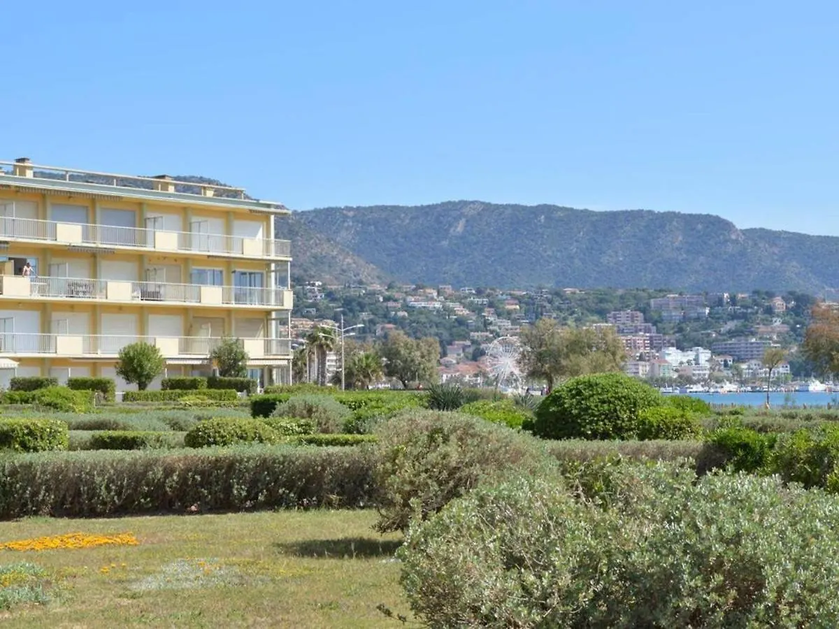 Appartement Vintage Vue Mer Avec Acces Direct Plage - 4 Couchages, Parking, Le Lavandou - Fr-1-251-290