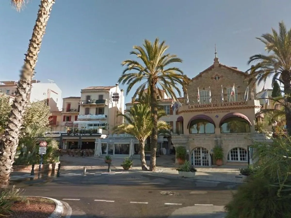 Appartement Vintage Vue Mer Avec Acces Direct Plage - 4 Couchages, Parking, Le Lavandou - Fr-1-251-290 0*,